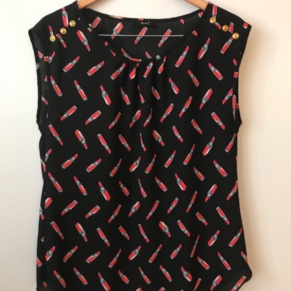 Lipstick Print Sleeveless Blouse